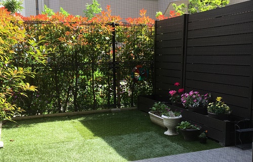 花に癒やされる マンションの専用庭でガーデニングを満喫